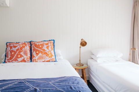 The Lord Byron - Accommodation Burleigh 9