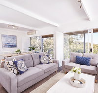 Bright and Spacious Family Home With Leafy Deck - Accommodation Burleigh