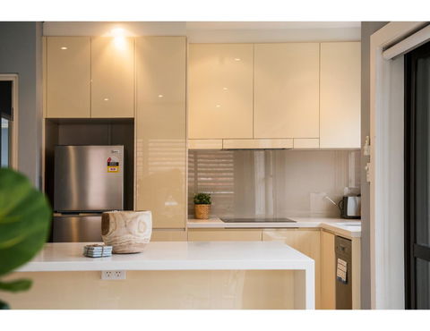 Beachside Getaway In Freshie W Parking - Accommodation Burleigh 2