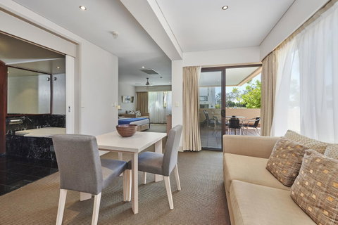 Waves Byron Bay - Accommodation Burleigh 30
