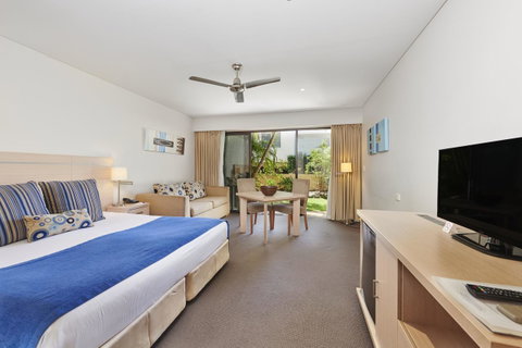 Waves Byron Bay - Accommodation Burleigh 2