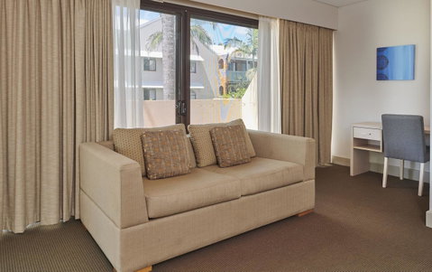 Waves Byron Bay - Accommodation Burleigh 33
