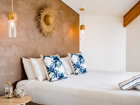 Waves Byron Bay - Accommodation Burleigh 3