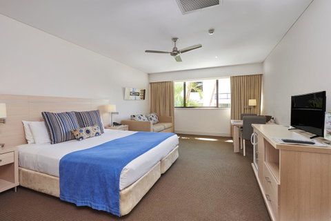 Waves Byron Bay - Accommodation Burleigh 35