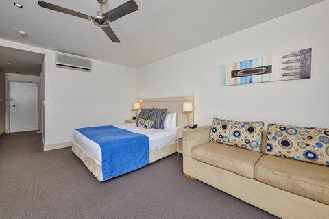 Waves Byron Bay - Accommodation Burleigh 34