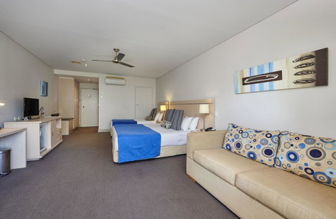 Waves Byron Bay - Accommodation Burleigh 24