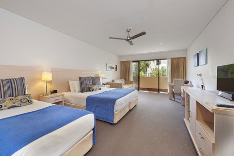 Waves Byron Bay - Accommodation Burleigh 25