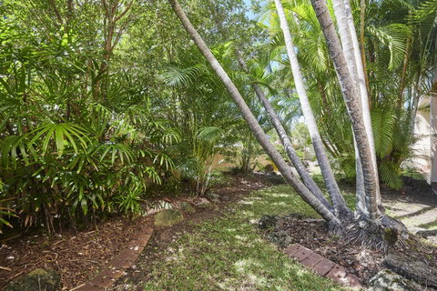 Waves Byron Bay - Accommodation Burleigh 44