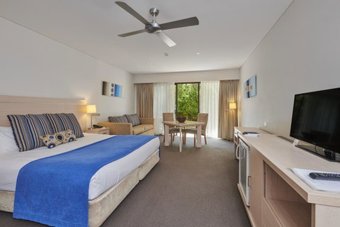 Waves Byron Bay - Accommodation Burleigh 26