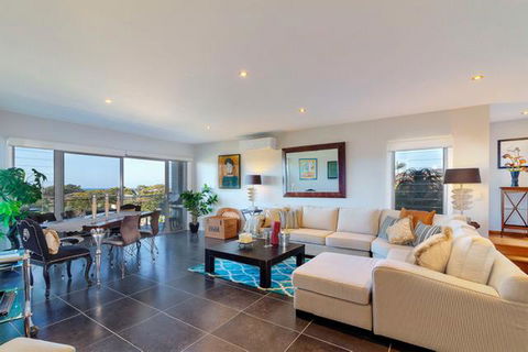 Churchill View Forster - Accommodation Burleigh 0
