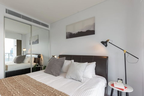 High Rise Apt In Heart Of Sydney Wt Harbour View - Accommodation Burleigh 17