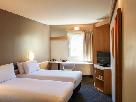 Ibis Thornleigh - Accommodation Burleigh 34