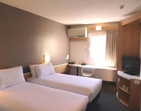 Ibis Thornleigh - Accommodation Burleigh 24