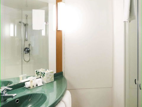 Ibis Thornleigh - Accommodation Burleigh 32