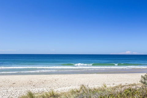 Beachfront 2 - Accommodation Burleigh 2