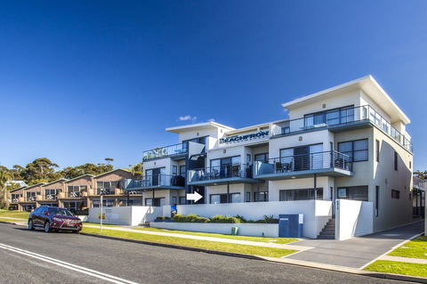 Beachfront 2 - Accommodation Burleigh 4