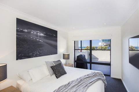 Beachfront 2 - Accommodation Burleigh 12