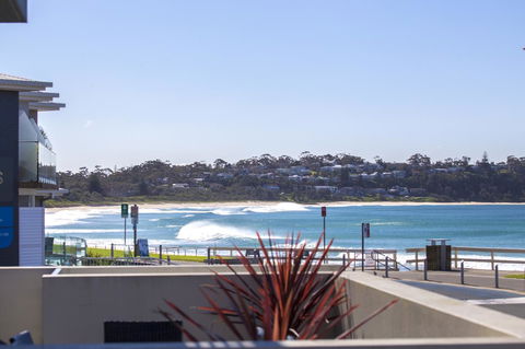 Beachfront 2 - Accommodation Burleigh 6