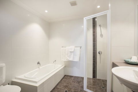 Beachfront 2 - Accommodation Burleigh 14