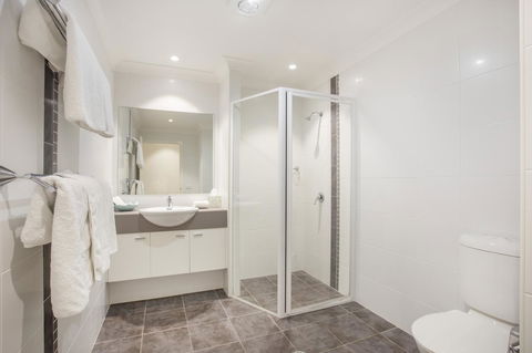 Beachfront 2 - Accommodation Burleigh 18