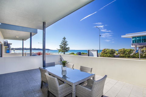 Beachfront 2 - Accommodation Burleigh 0