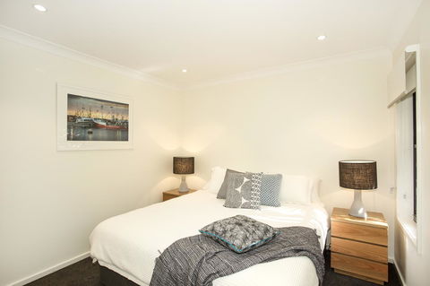 Beachfront 2 - Accommodation Burleigh 17