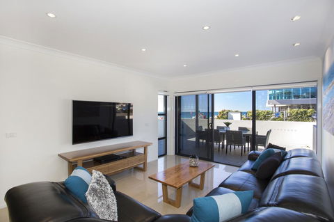Beachfront 2 - Accommodation Burleigh 3