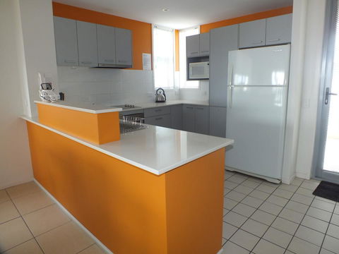 Pacific Marina Apartments - Accommodation Burleigh 19