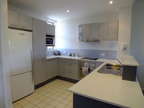 Pacific Marina Apartments - Accommodation Burleigh 9