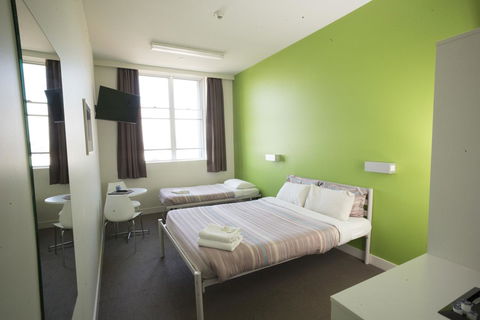YHA Sydney Harbour - Accommodation Burleigh 2