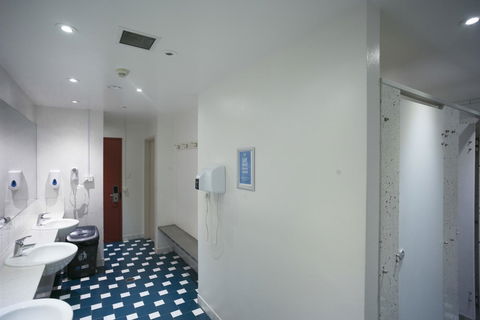 YHA Sydney Central - Accommodation Burleigh 7