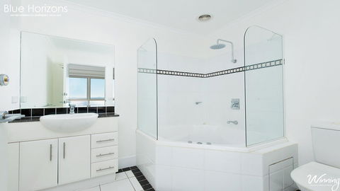 Blue Horizons, Unit 808, 41-45 Shoal Bay Road - Accommodation Burleigh 14