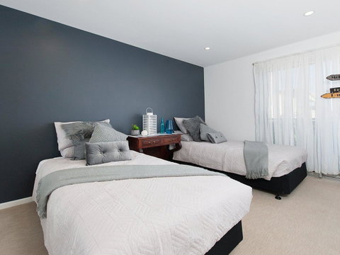 Blue View @ Fingal Bay - Accommodation Burleigh 26