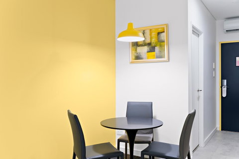 Value Suites Green Square - Accommodation Burleigh 25