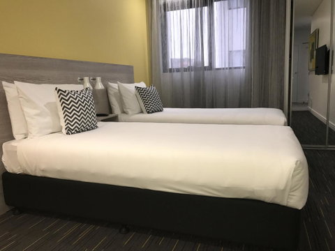 Value Suites Green Square - Accommodation Burleigh 33
