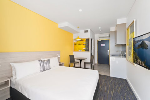 Value Suites Green Square - Accommodation Burleigh 28
