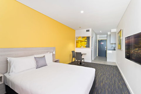 Value Suites Green Square - Accommodation Burleigh 14