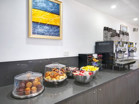 Value Suites Green Square - Accommodation Burleigh 11