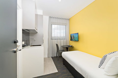 Value Suites Green Square - Accommodation Burleigh 30