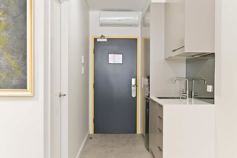 Value Suites Green Square - Accommodation Burleigh 17