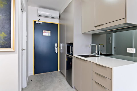 Value Suites Green Square - Accommodation Burleigh 23