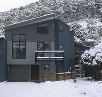 Snowstream 4 - Accommodation Burleigh