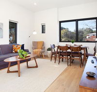 Stylish Apartment With Garage Near Bondi Beach - Accommodation Burleigh
