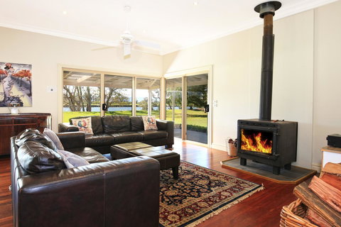 Terara Riverside Retreat - Accommodation Burleigh 0