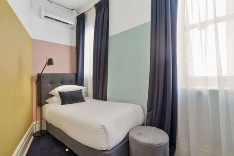 Hotel Harry, Ascend Hotel Collection - Accommodation Burleigh 14