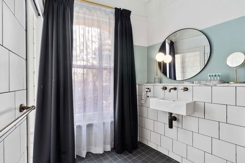 Hotel Harry, Ascend Hotel Collection - Accommodation Burleigh 35