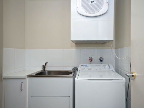 Messines Street, Breakwater Apartment, 104 - Accommodation Burleigh 10