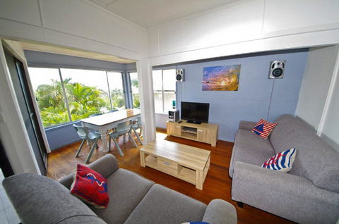 Apollo 1, 9 Hodgson Street - Accommodation Burleigh 0