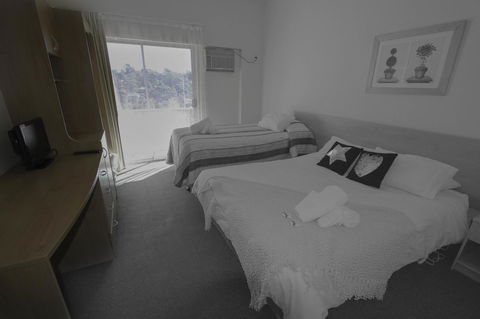 Rest Easy Motel - Accommodation Burleigh 22