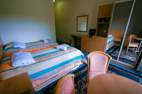 Rest Easy Motel - Accommodation Burleigh 13